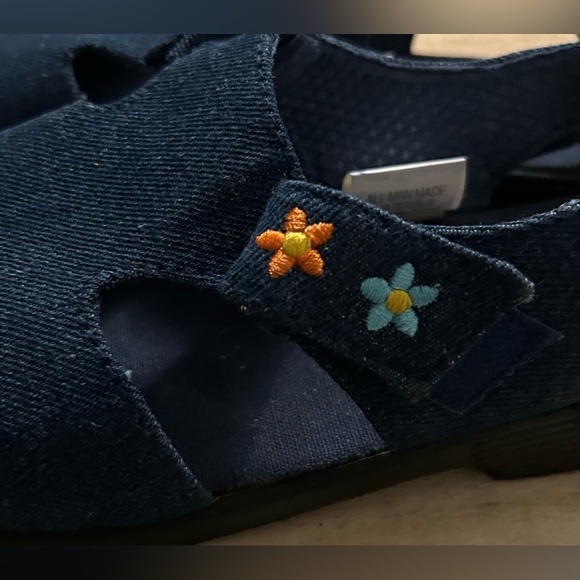 VTG American Sweetheart Dark Denim Sandals Flats Embroidered Pink Roses Size 8.5 - Picture 2 of 8